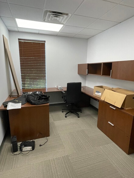 More Photos Of 11511 N Garden St, Houston Office Residential For Sale