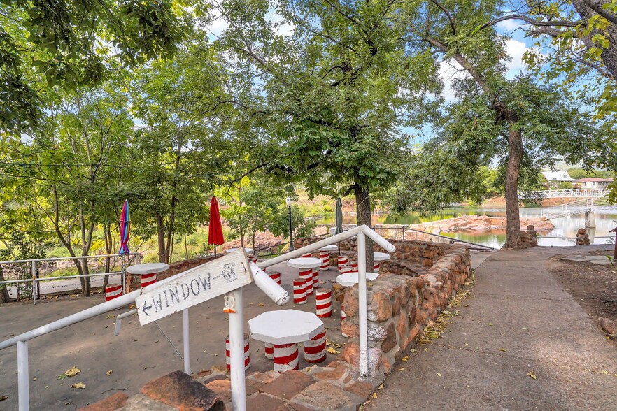 More Photos Of 140 E Lake Dr, Medicine Park Restaurant For Sale