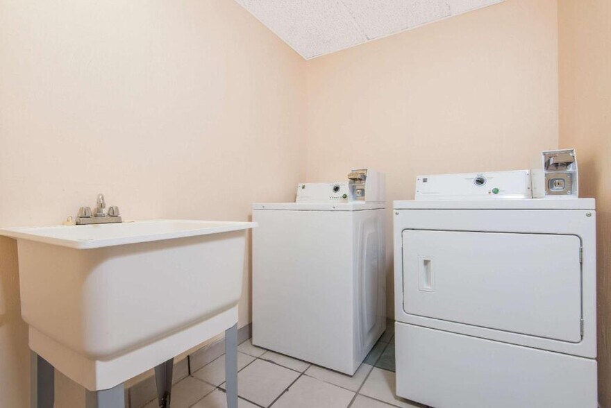 More Photos Of 4701 10th St, Great Bend Hotel For Sale