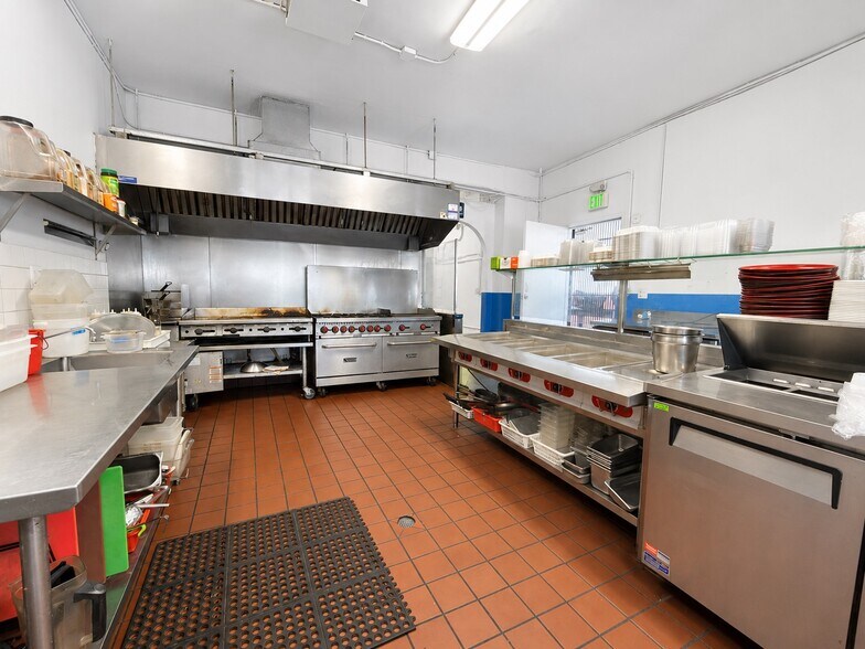 More Photos Of 300 Bay Shore Blvd, San Francisco Restaurant For Lease