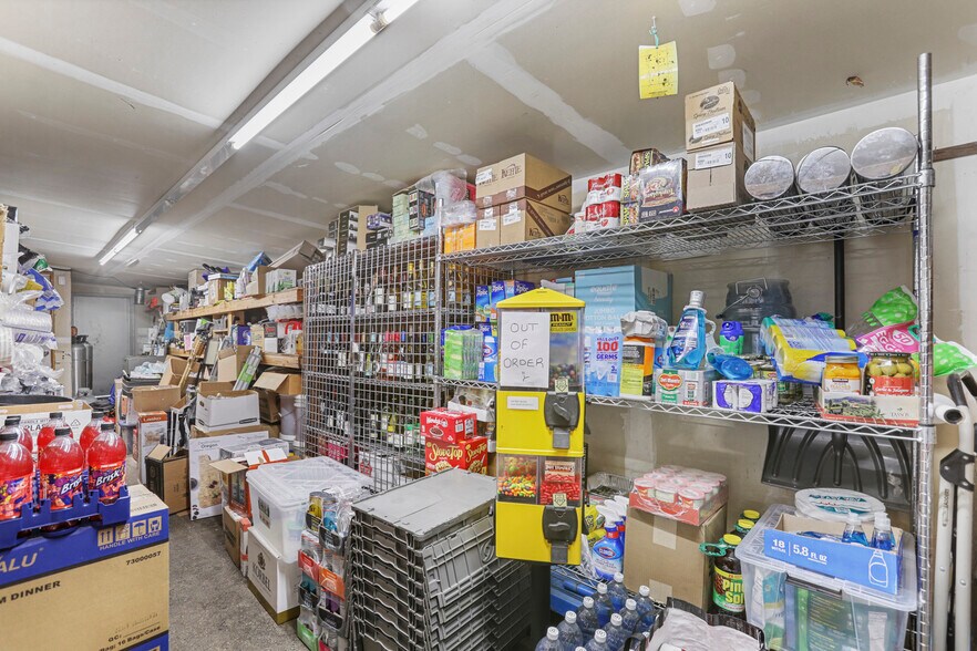 More Photos Of 31815 E Historic Columbia RI Hwy, Troutdale Convenience Store For Sale