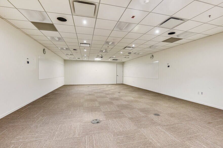 More Photos Of 2550 Wasser Ter, Herndon Office For Sale