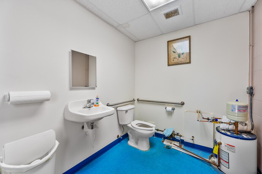 More Photos Of 1932 Bealer Dr, Marion General Retail For Sale