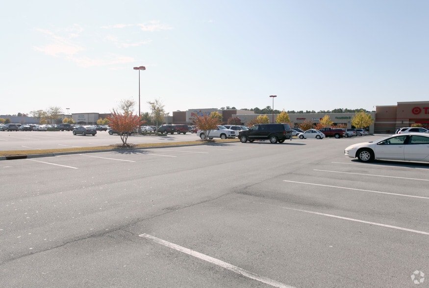 More Photos Of 1305-1335 Western Blvd, Jacksonville General Retail For Lease