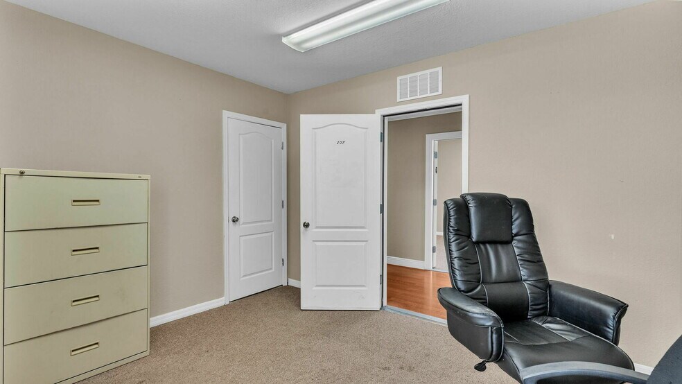 More Photos Of 415 E Main St, Bartow Office For Lease