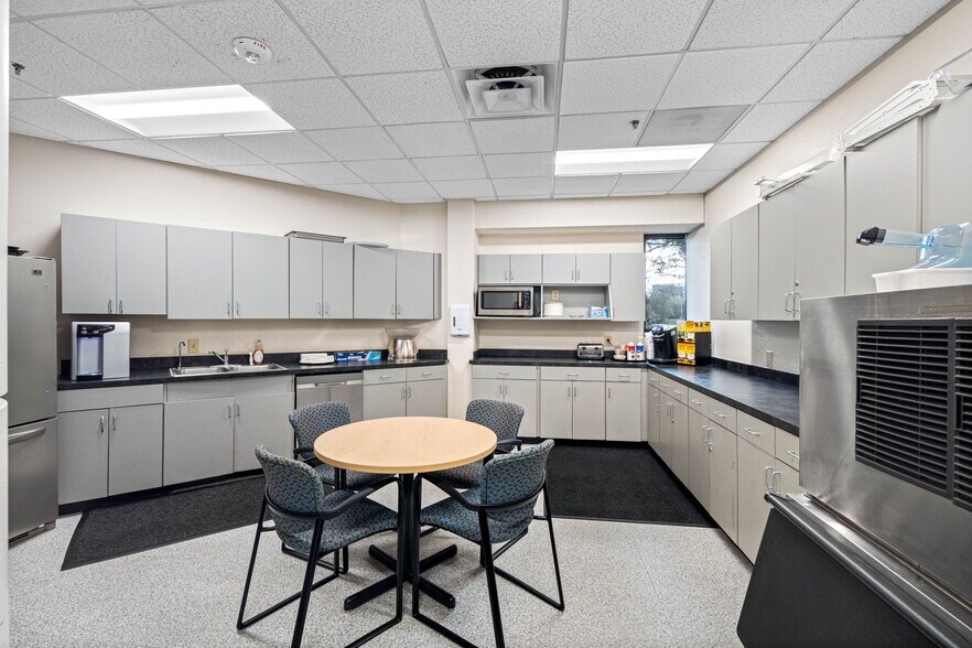 More Photos Of 6801 E Hillsborough Ave, Tampa Office Residential For Sale