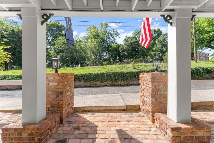 More Photos Of 168 W Main St, Dahlonega Hospitality For Sale