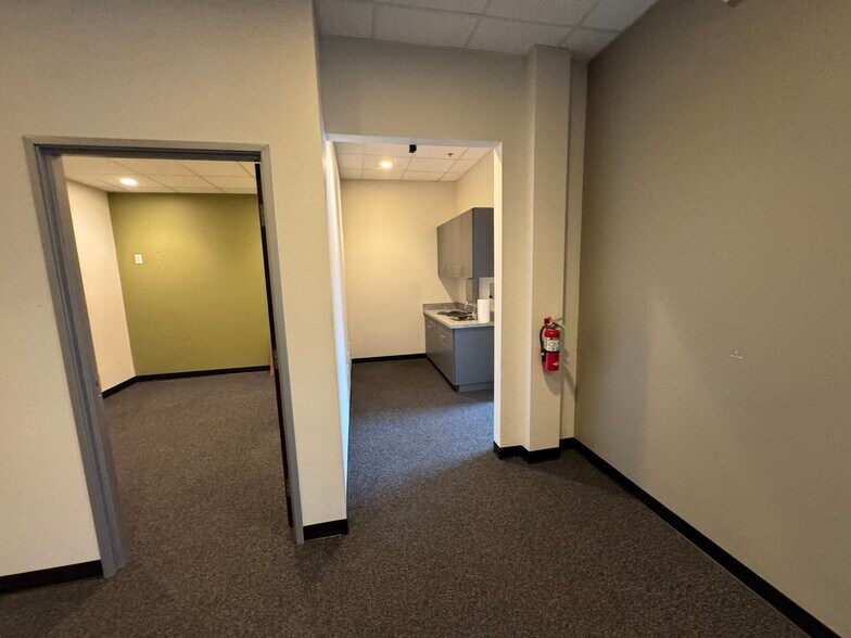 More Photos Of 3050 S Center St, Arlington Medical For Lease