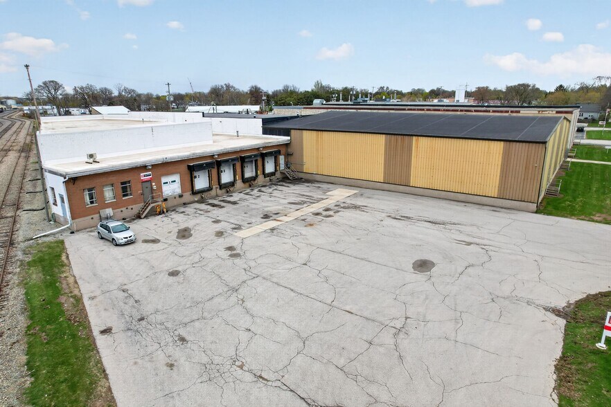 More Photos Of 1132 Lincoln St, Green Bay Warehouse For Sale