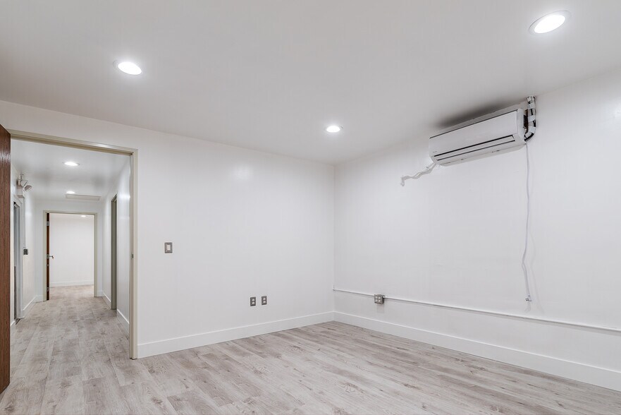 More Photos Of 8020 Ronson Rd, San Diego Warehouse For Lease