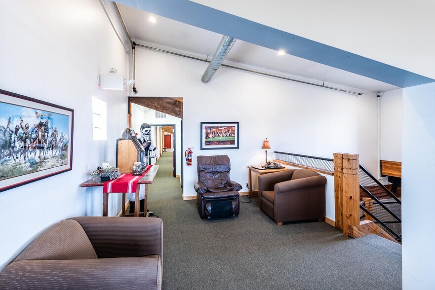 More Photos Of 117 Pine St, Pinedale Restaurant For Sale