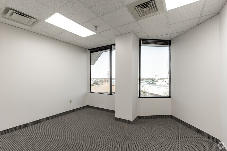 More Photos Of 555 Republic Dr, Plano Office For Lease