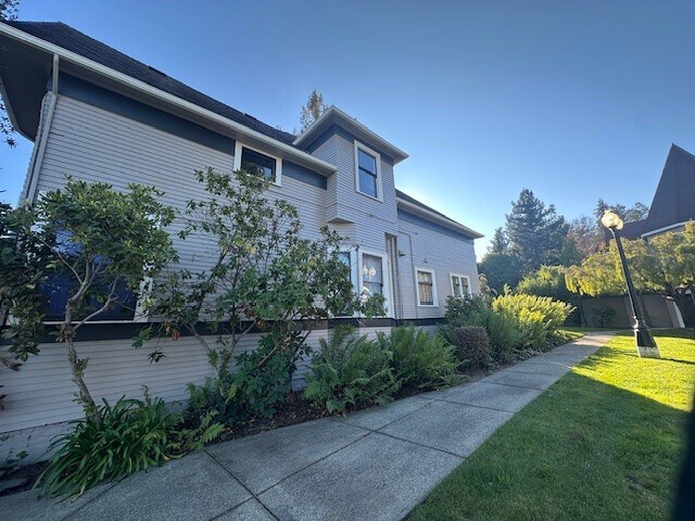 More Photos Of 874 Gravenstein Hwy, Sebastopol Office For Lease