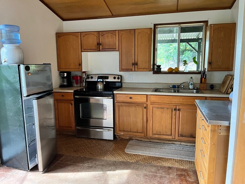 More Photos Of 82-5674 Kahau Pl, Captain Cook Restaurant For Lease