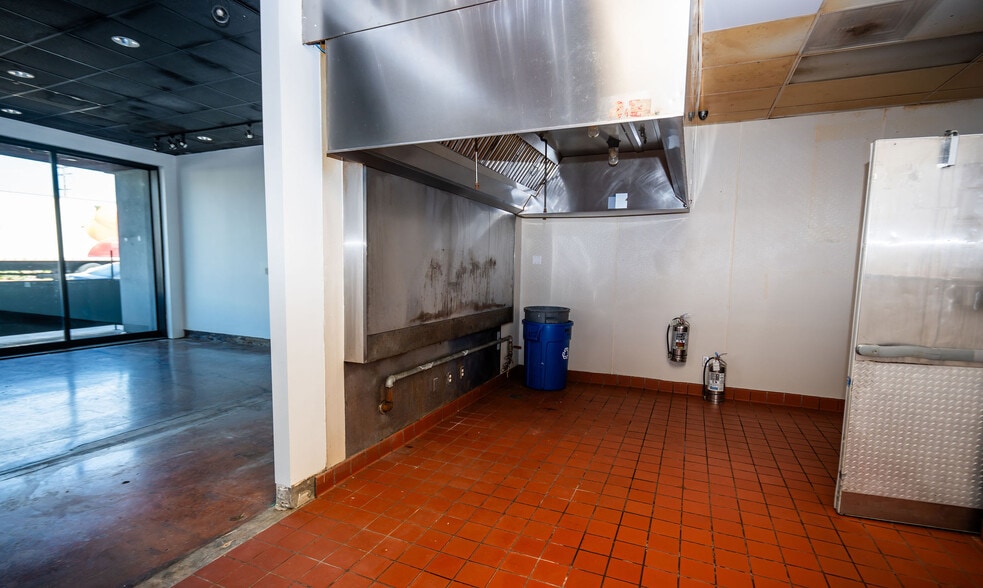 More Photos Of 1221-1231 Garnet Ave, San Diego Storefront For Lease