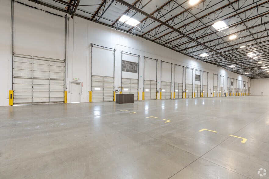 More Photos Of 7580 Cherry Ave, Fontana Warehouse For Lease