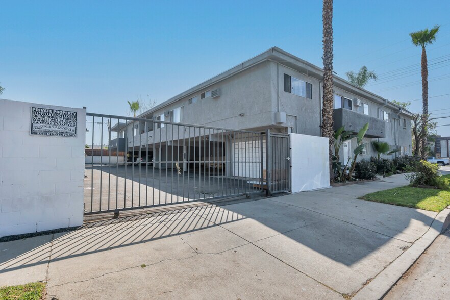 More Photos Of 13825 Vanowen St, Van Nuys Apartments For Sale