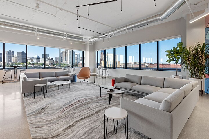 More Photos Of 10 River Park Plz, Saint Paul Office For Lease