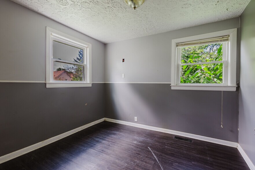 More Photos Of , Lexington Specialty For Sale