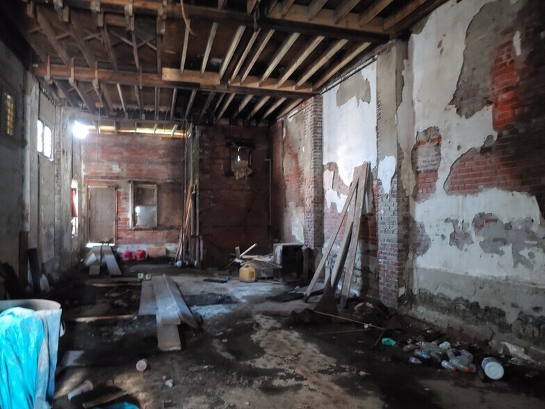 More Photos Of 1010-1016 E Main St, Columbus Storefront Retail Residential For Sale