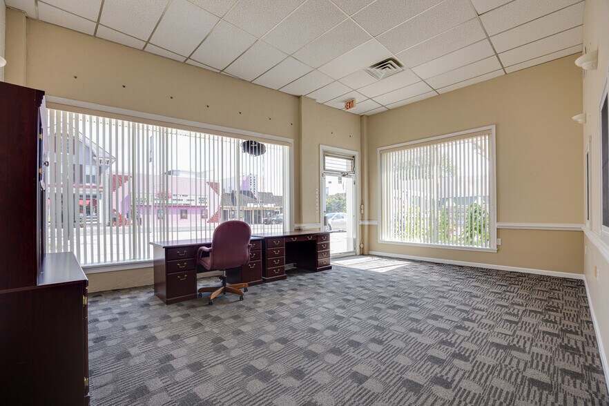 More Photos Of 30 E Main St, Luray Office For Sale