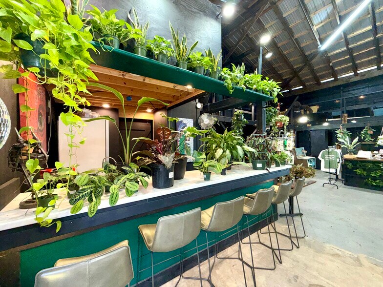 More Photos Of 609 Railroad Sq, Tallahassee Showroom For Sale