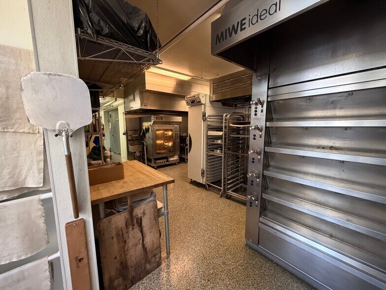 More Photos Of 824 Reddick St, Santa Barbara General Retail For Sale