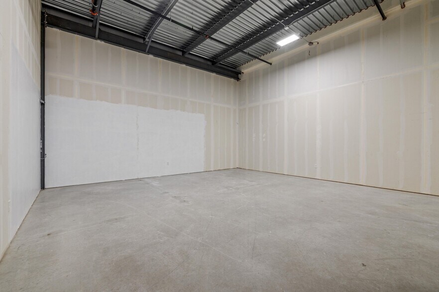 More Photos Of 2020 N Bell Blvd, Cedar Park Unknown For Lease