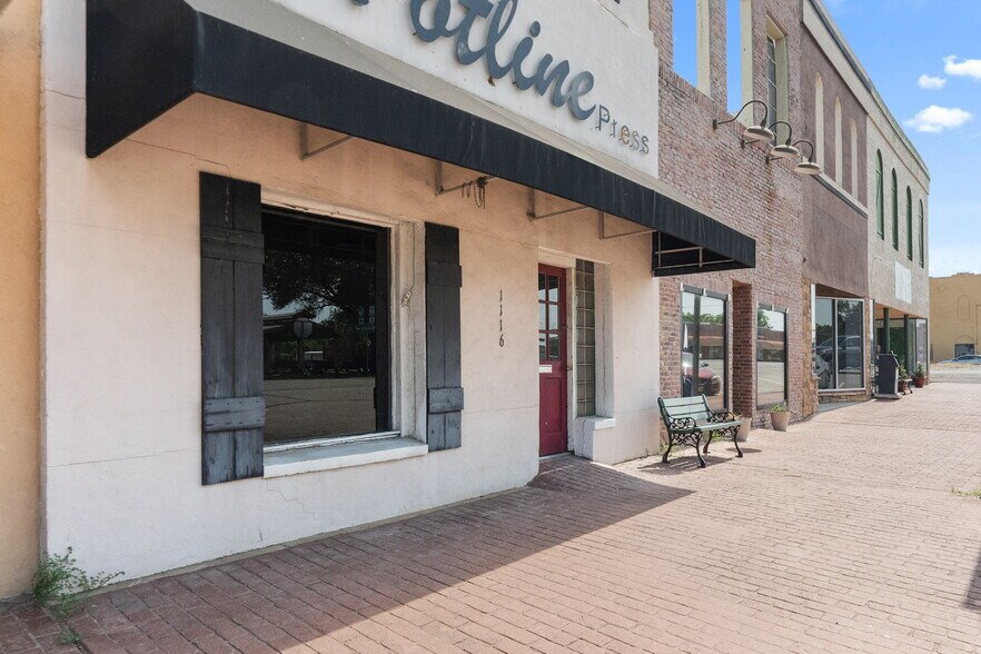 More Photos Of 1116 Austin St, Hempstead Storefront Retail Office For Sale