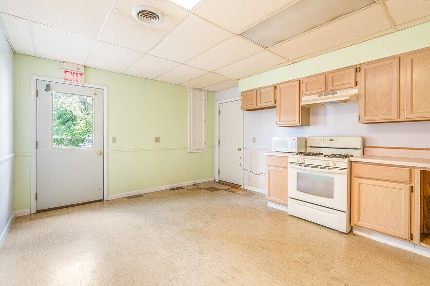 More Photos Of 503 E Russell Rd, Tecumseh Specialty For Sale