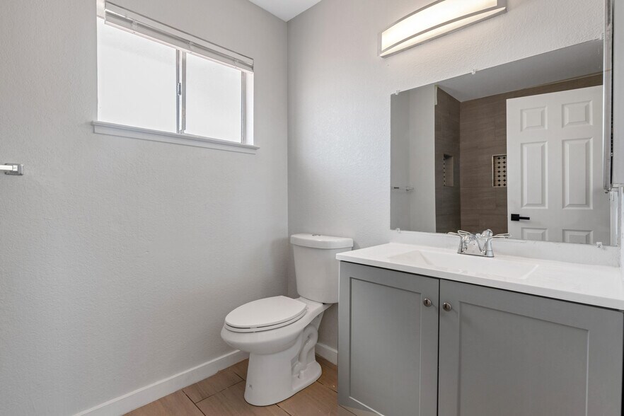 More Photos Of 1927 E Crocus Dr, Phoenix Specialty For Lease