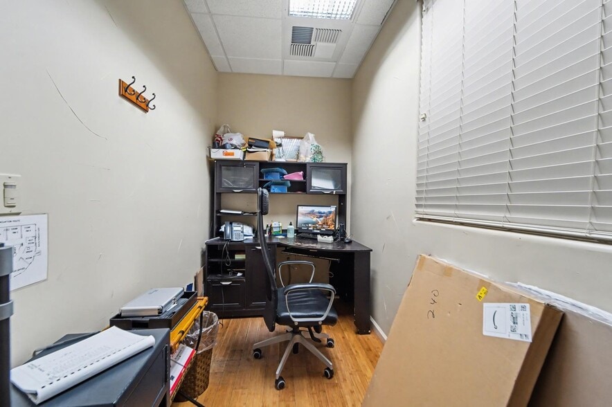 More Photos Of 1166 Live Oak Blvd, Yuba City Medical For Lease