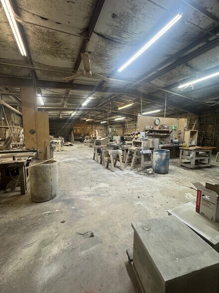 More Photos Of 1951 Duval St, Mobile Warehouse For Sale