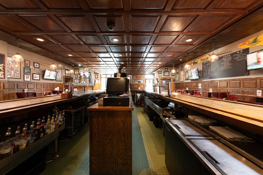 More Photos Of 4195 Washington St, Boston Bar For Sale