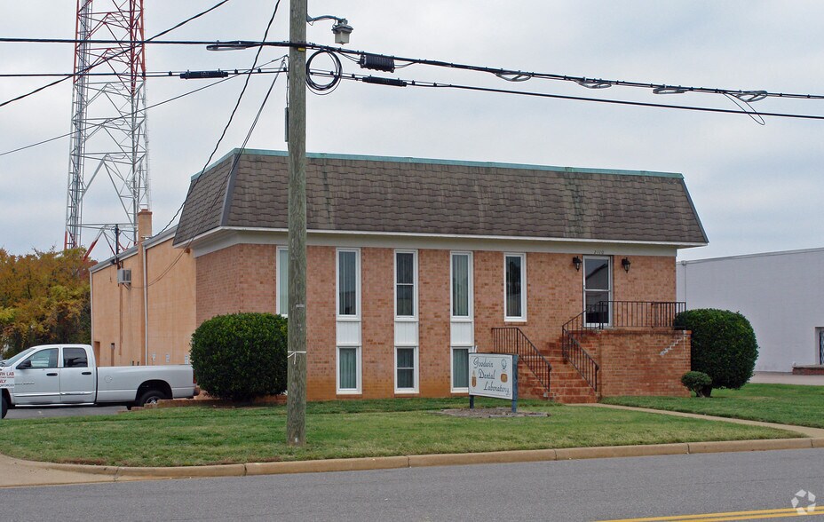 More Photos Of 2110 Maywill St, Richmond Light Distribution For Lease