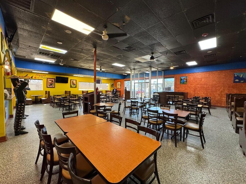 More Photos Of 1906-1908 N Frazier St, Conroe Health Club For Lease
