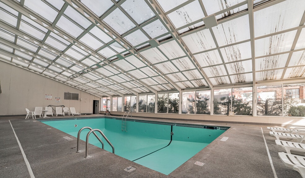 More Photos Of 325 Main St, Keokuk Hotel For Sale
