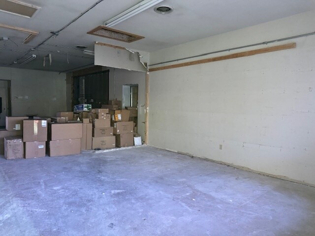 More Photos Of 2540-2550 45th St, Highland General Retail For Lease