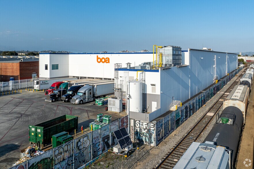 More Photos Of 4000 Noakes St, Commerce Refrigeration Cold Storage For Lease