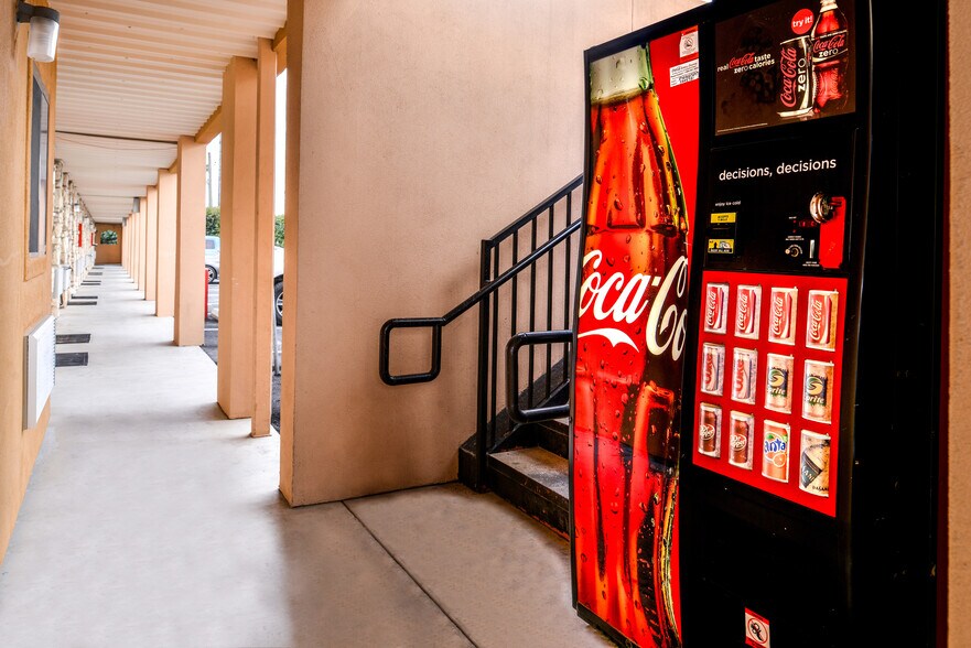 More Photos Of 15101 S Interstate 35, Buda Hotel For Sale