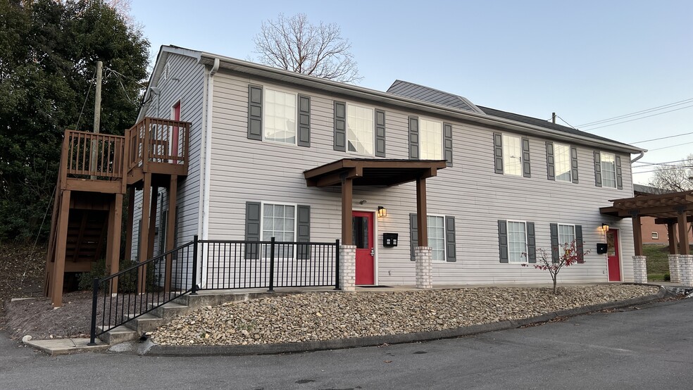 Primary Photo Of 116 W 3rd St, Gastonia Office Residential For Lease