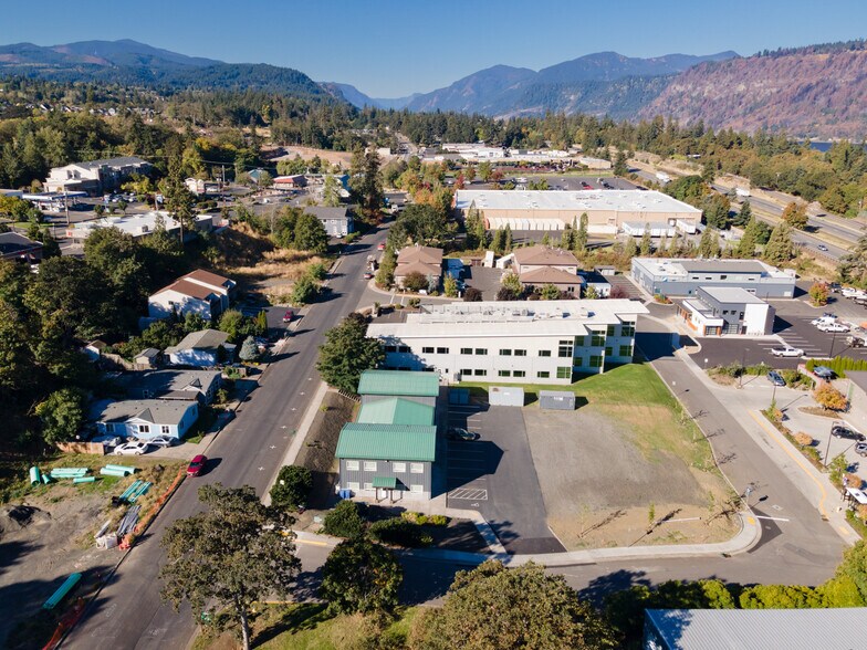 More Photos Of 200 N Wasco Ct, Hood River Warehouse For Sale