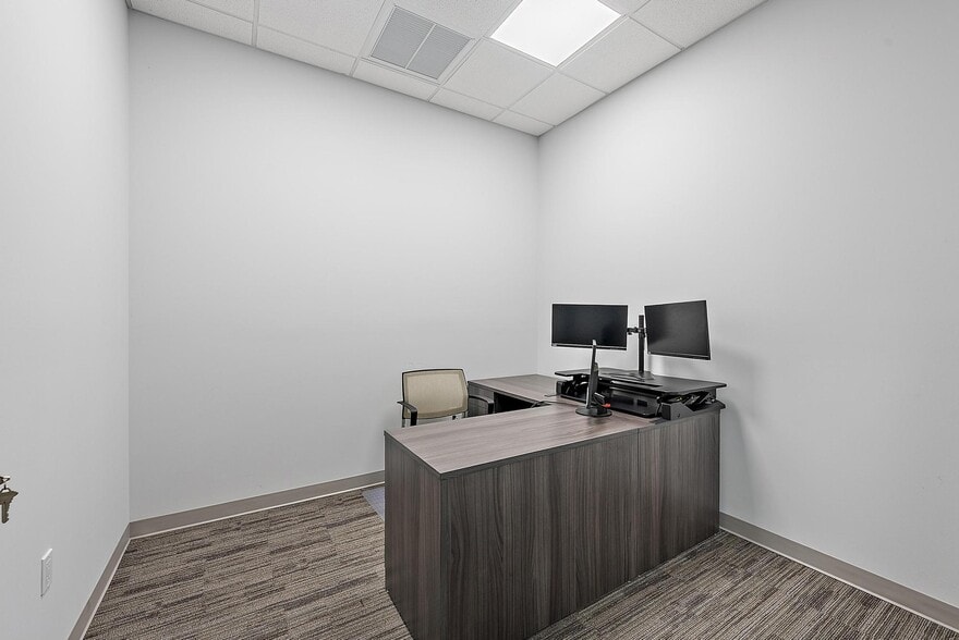 More Photos Of 3126 Jupiter Park Dr, Jupiter Warehouse For Lease