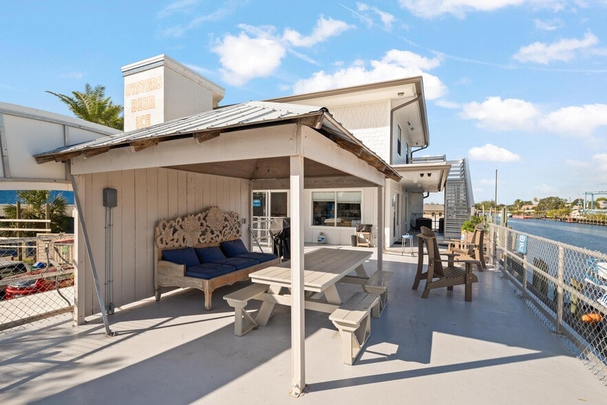 More Photos Of 810 Dodecanese Blvd, Tarpon Springs Marina For Sale