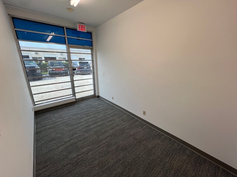 More Photos Of 8254 Bama Ln, West Palm Beach Warehouse For Lease