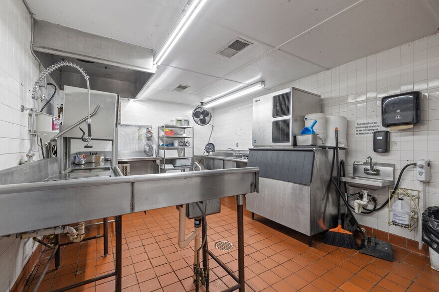 More Photos Of 2383 Hwy 58, Swansboro Restaurant For Sale