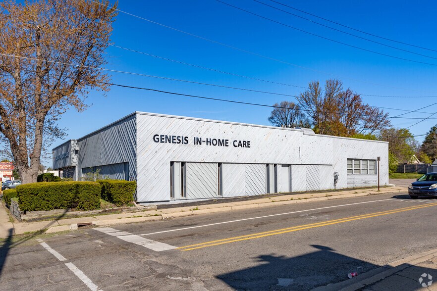 Primary Photo Of 1090 W Huron St, Waterford Medical For Sale