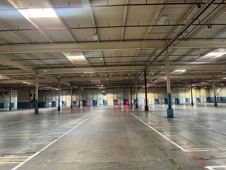 More Photos Of 3300 Sylvester Rd, Albany Warehouse For Lease