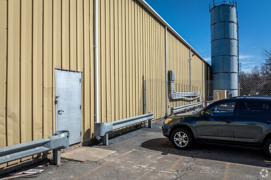 More Photos Of 68 County Line Rd, Branchburg Warehouse For Sale