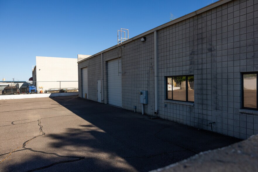More Photos Of 6097 N 57th Dr, Glendale Warehouse For Sale